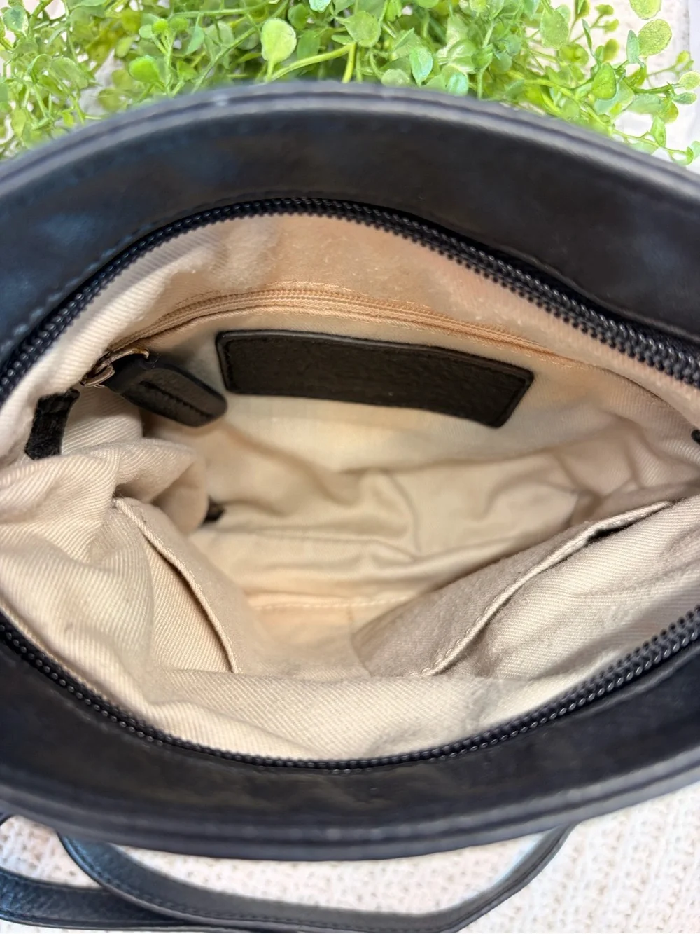 Classic Black Leather Crossbody Bag - Unbranded